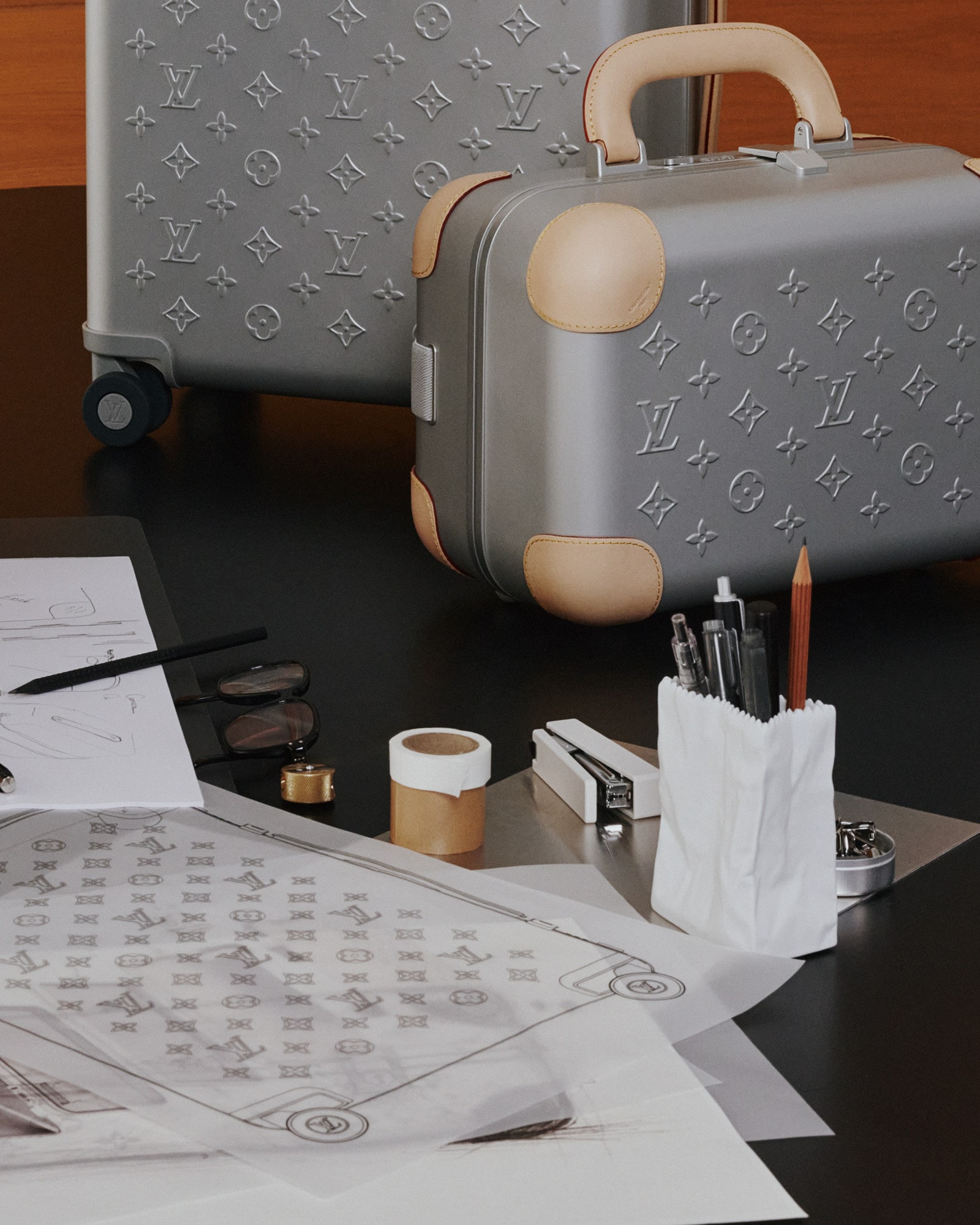 Travel Accessories and Organisers Collection for Men | LOUIS VUITTON