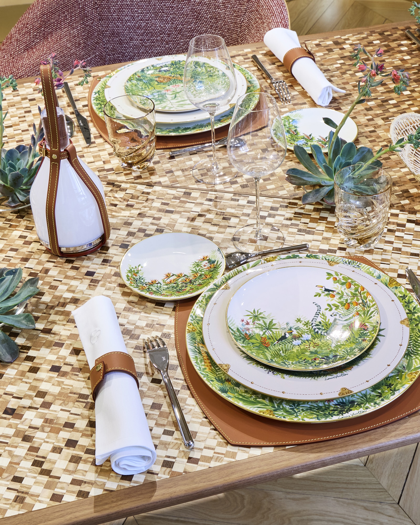 Art of Dining Luxury Tableware | LOUIS VUITTON ®