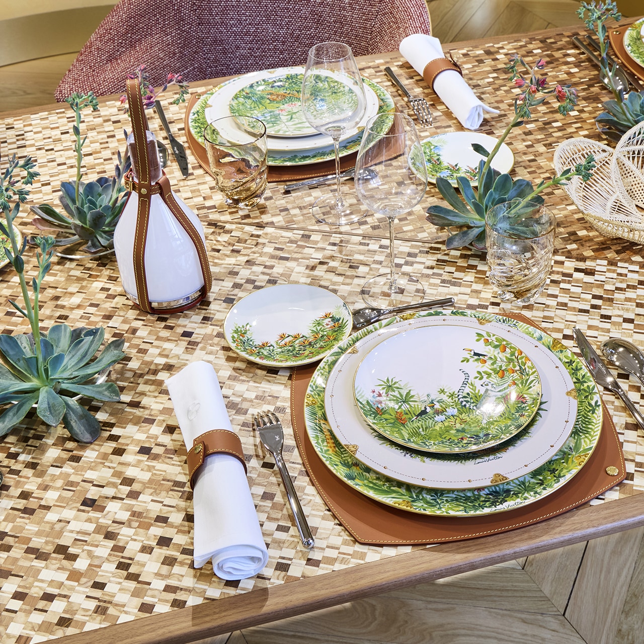 Art of Dining Luxury Tableware | LOUIS VUITTON ®